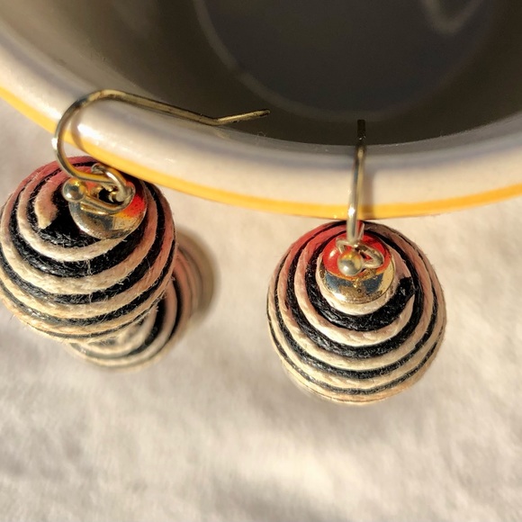 Triple ball earrings Pierced Dangly Striped Black & White - Picture 3 of 7